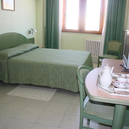 Hotel Grillo Nuoro  Kamer foto