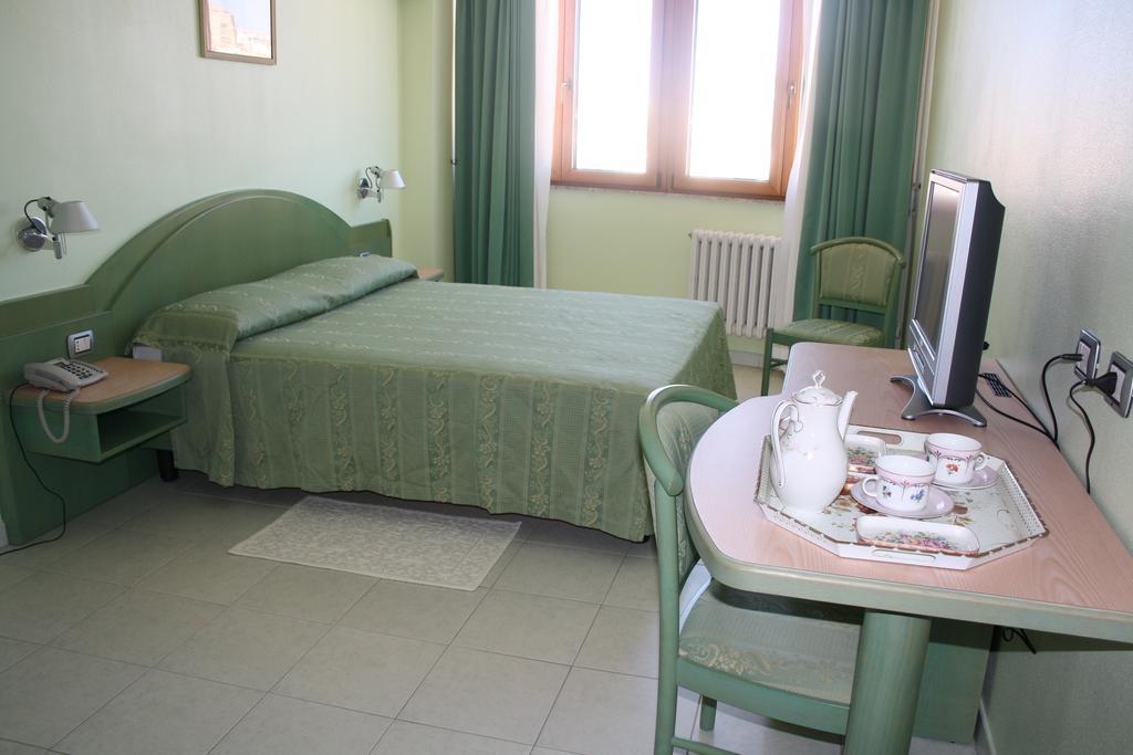 Hotel Grillo Nuoro  Kamer foto